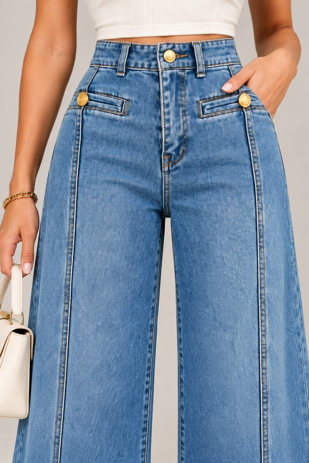 JEANS WIDE LEG DE TIRO ALTO CON BOTONES DORADOS